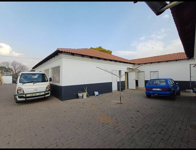 9 BEDROOM HOUSE FOR SALE IN BOOYSENS